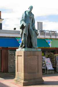 [An image showing Duke of Rutland Statue]